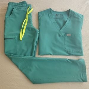 Marine FIGS Scrub Set